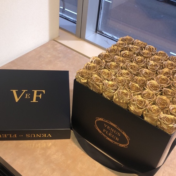 Venus Et Fleur Large Square Eternity Roses